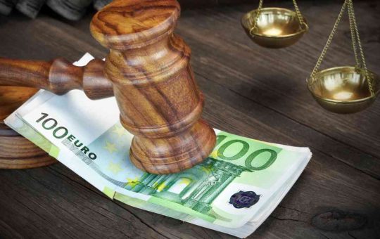4.000 euro di multa - fonte depositphotos.com - giornalemotori.it
