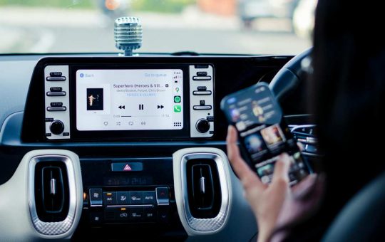 Collegare il cellulare all'auto