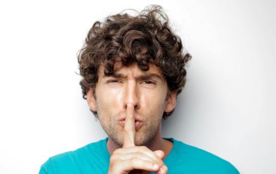 Fai silenzio quando guidi - fonte Pexels - giornalemotori.it