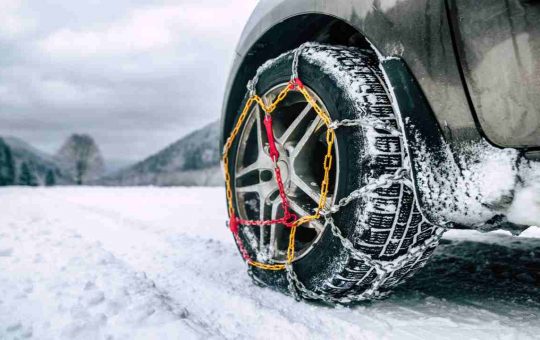 Le catene da neve sono inutili - fonte depositphotos.com - giornalemotori.it