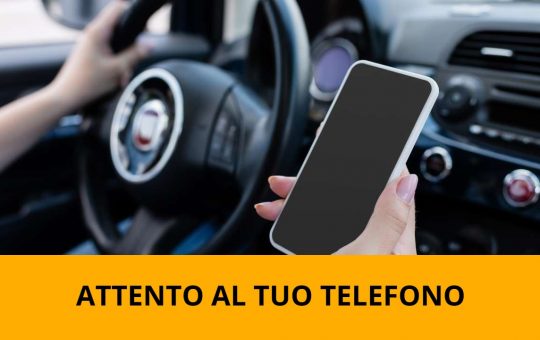 Posto di blocco e telefono - fonte depositphotos.com - giornalemotori.it