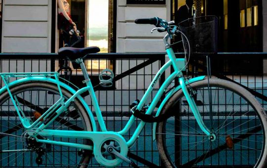Alcol test anche in bicicletta - fonte Pexels - giornalemotori.it