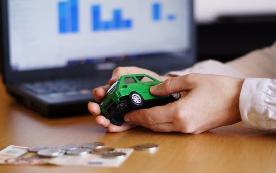 Arriva il bollino auto - fonte Freepik - giornalemotori.it