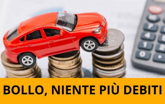 Bollo auto stracciato - fonte Freepik - giornalemotori.it