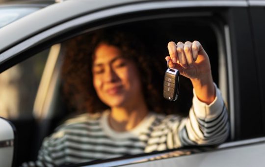 Se hai la patente ti assumono - fonte Freepik - giornalemotori.it