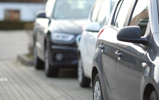 Aumentano i costi delle auto - fonte Freepik - giornalemotori.it