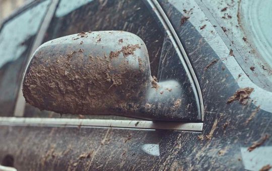 Auto sporca - fonte Freepik - giornalemotori.it