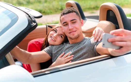 Giovani, ora la patente è vietata - fonte Freepik - giornalemotori.it