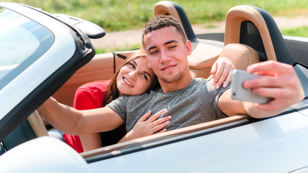 Giovani, ora la patente è vietata - fonte Freepik - giornalemotori.it