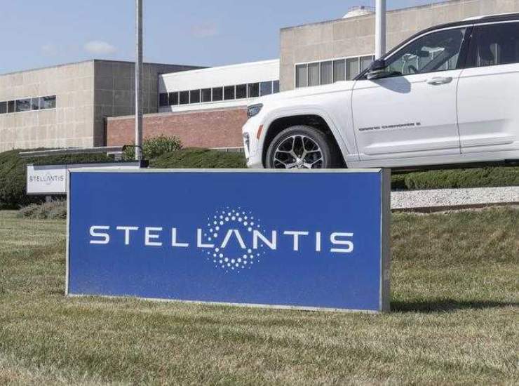 Il logo di Stellantis - fonte depositphotos.com - giornalemotori.it