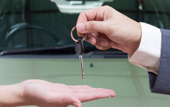 Tanti italiani acquistano l'auto all'estero