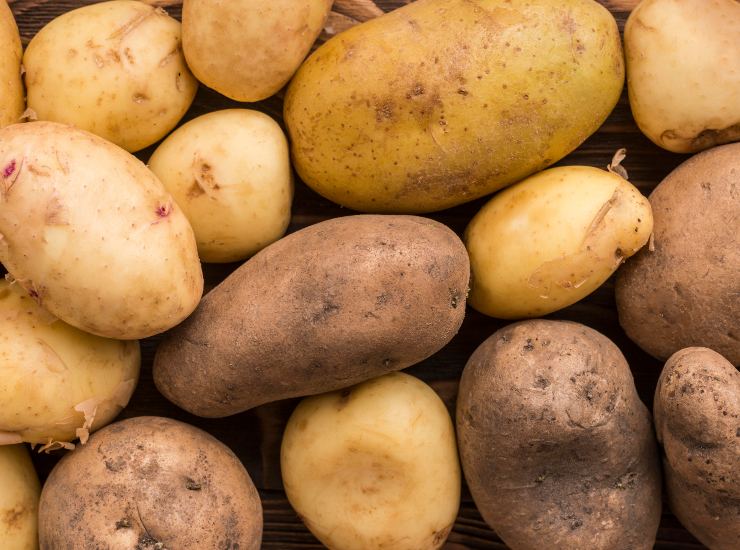 Patate, è scattato il divieto al trasporto - fonte Freepik - giornalemotori.it