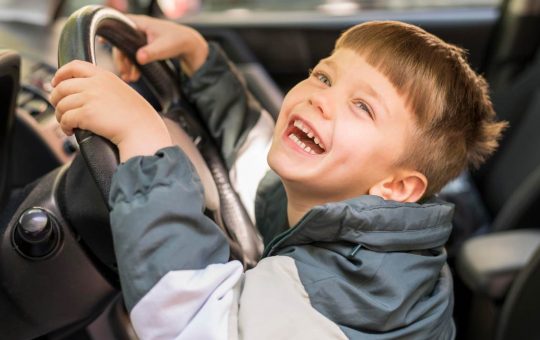 Patente a 13 anni - fonte Freepik - giornalemotori.it