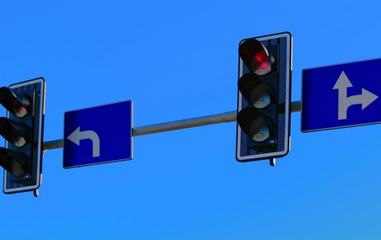 Semaforo rosso - fonte Pexels - giornalemotori.it