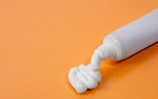Senza dentifricio non passi la revisione - fonte Freepik - giornalemotori.it