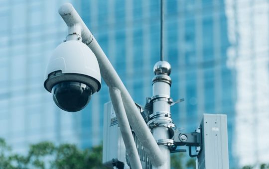 Telecamere e intelligenza artificiale - fonte Freepik - giornalemotori.it