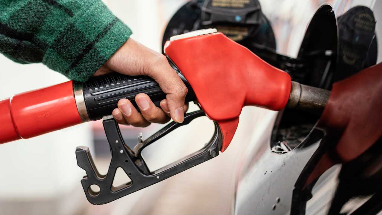 Truffa della benzina - fonte Freepik - giornalemotori.it