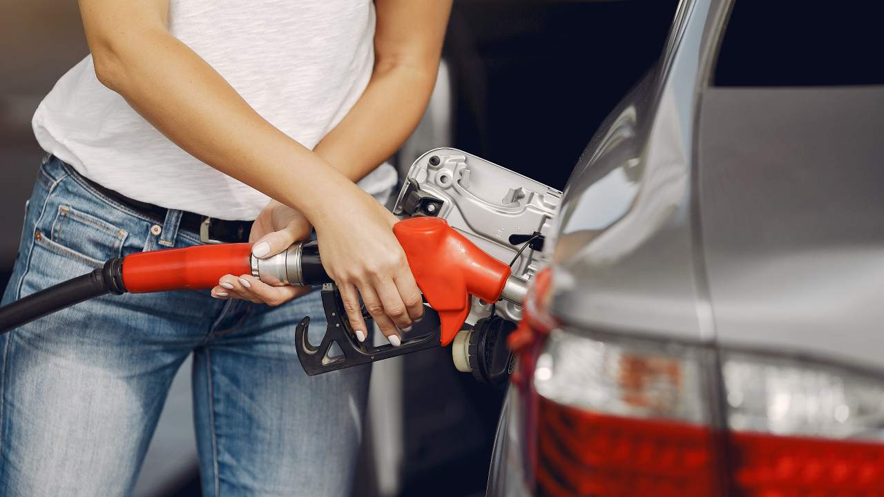 Benzina auto - fonte Freepik - giornalemotori.it