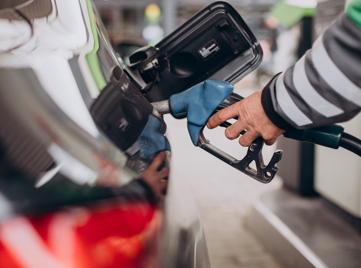 Caos benzina in Italia - fonte Freepik - giornalemotori.it