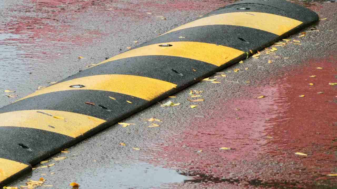 Dossi stradali: cosa sono nuovi rallentatori Smart