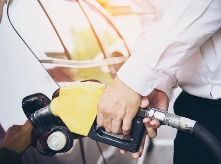 I vantaggi di avere un serbatoio pieno a metà - fonte Freepik - giornalemotori.it