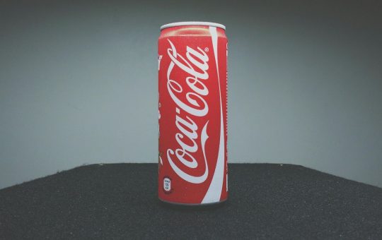 Il trucco della Coca Cola - fonte Pexels - giornalemotori.it