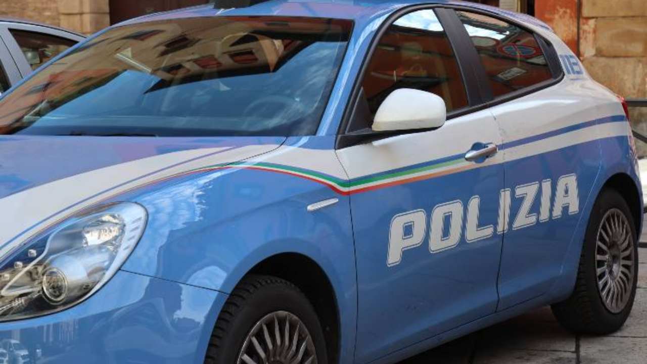 La truffa della polizia - fonte stock.adobe - giornalemotori.it