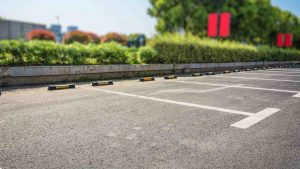 Parcheggio a nastro, a pettine o a spina di pesce