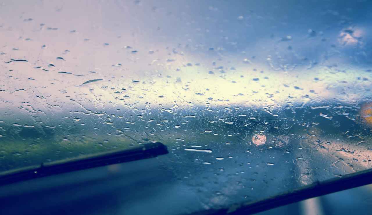 Pioggia estiva e tempeste di sabbia